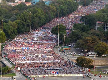 Masiva protesta cubana no Primeiro de Maio contra a nova campanha mediática